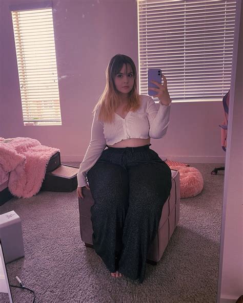 bbw han|Elle (@strawbrryymilk.